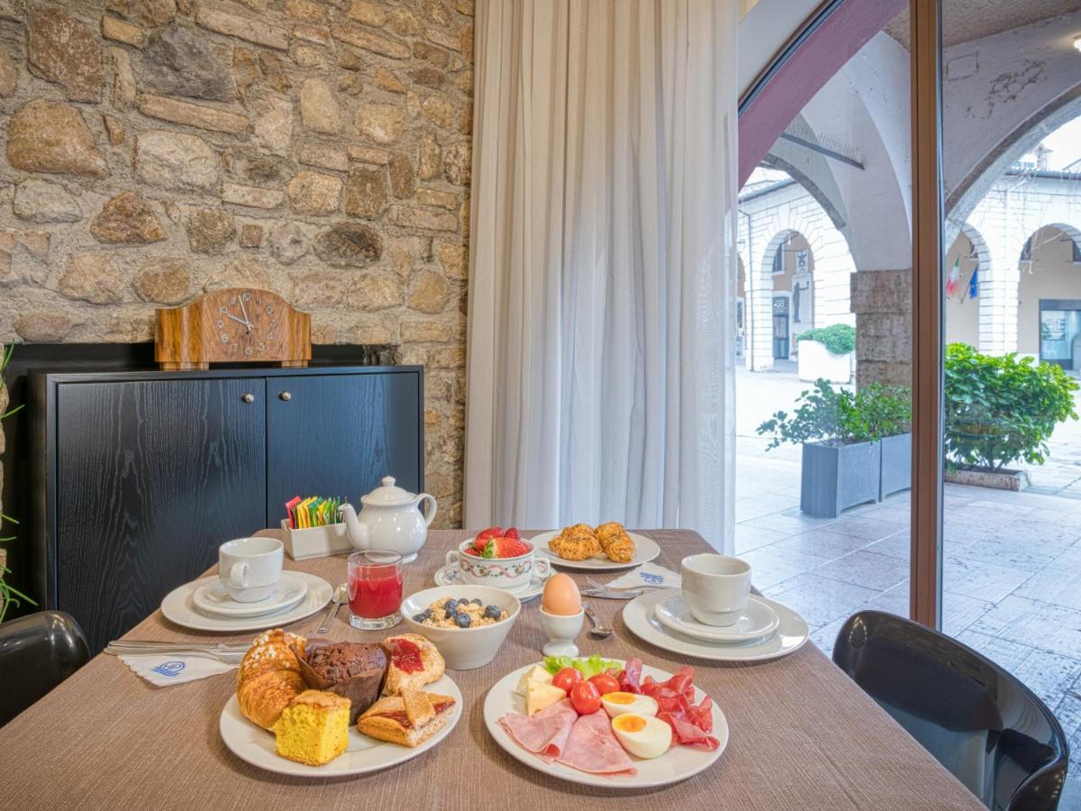 Hotel Piroscafo Дезенцано-дель-Гарда Екстер'єр фото