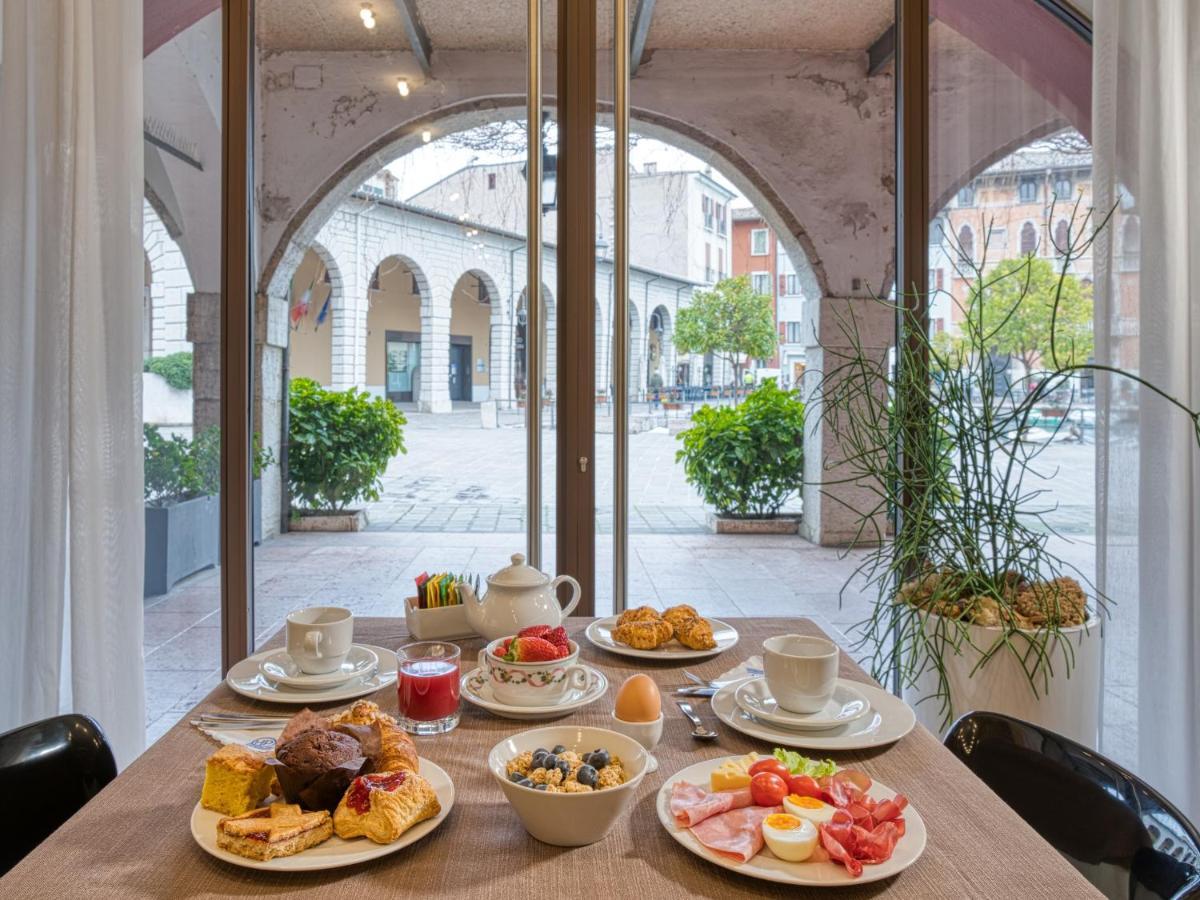 Hotel Piroscafo Дезенцано-дель-Гарда Екстер'єр фото