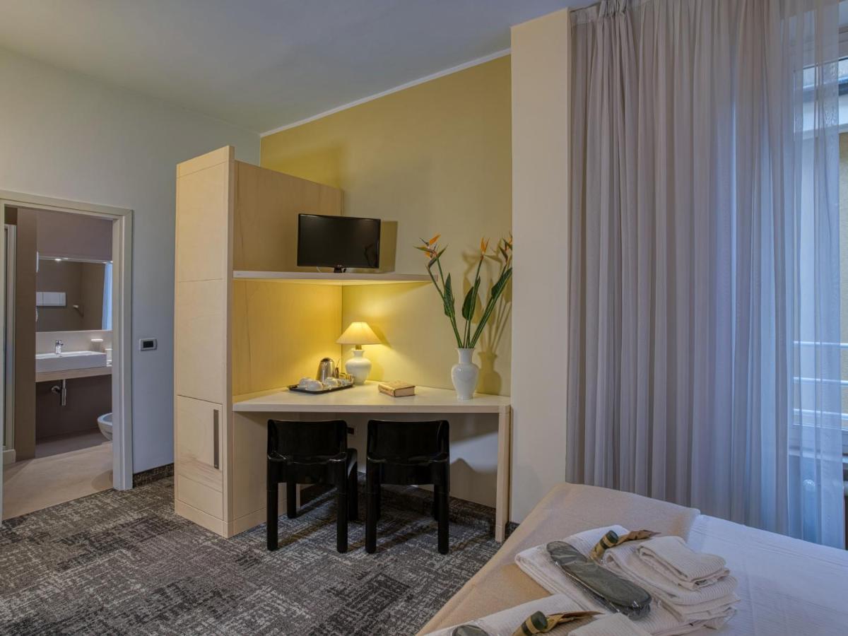 Hotel Piroscafo Дезенцано-дель-Гарда Екстер'єр фото