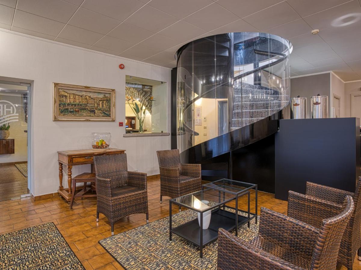 Hotel Piroscafo Дезенцано-дель-Гарда Екстер'єр фото