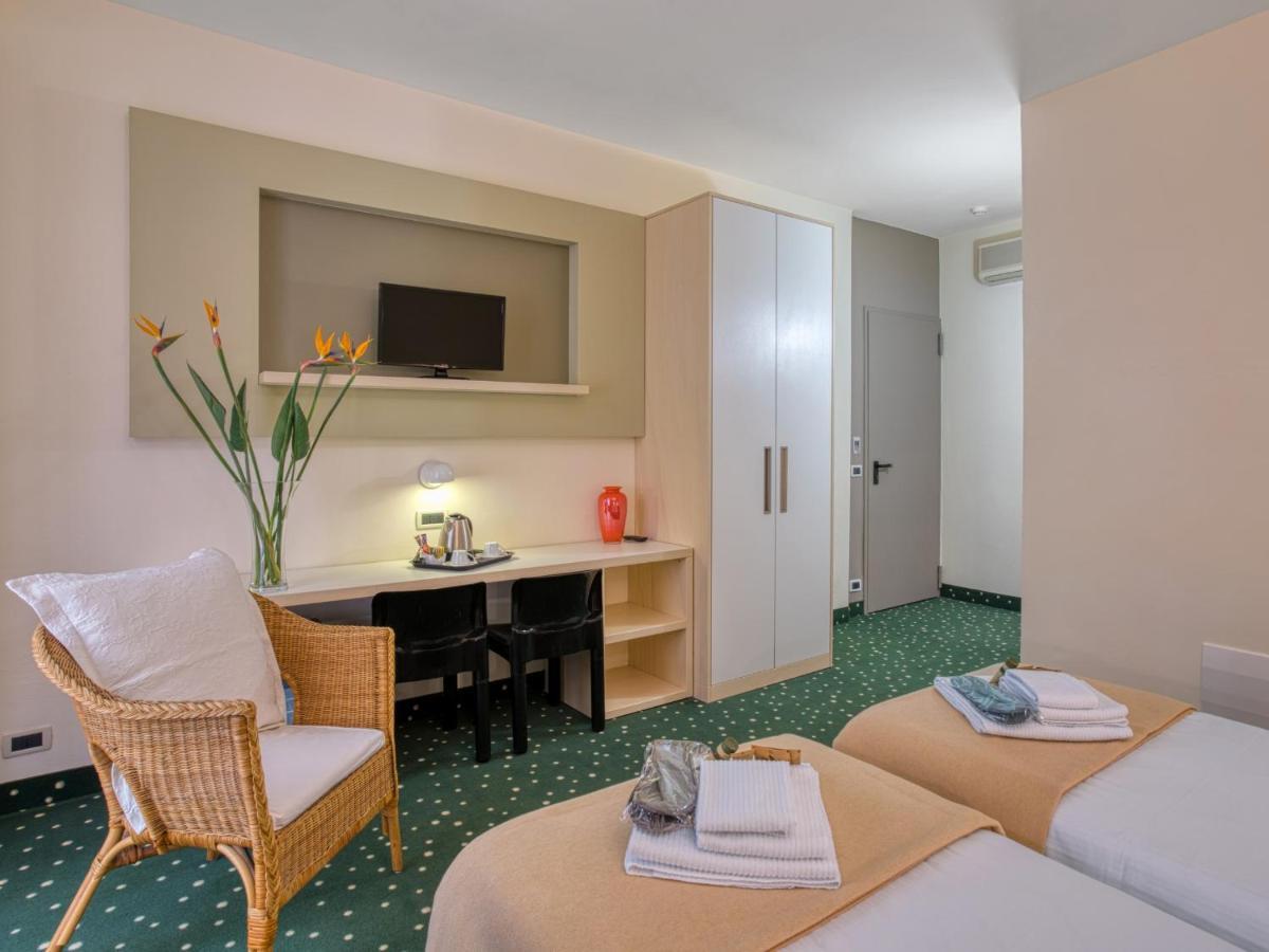 Hotel Piroscafo Дезенцано-дель-Гарда Екстер'єр фото