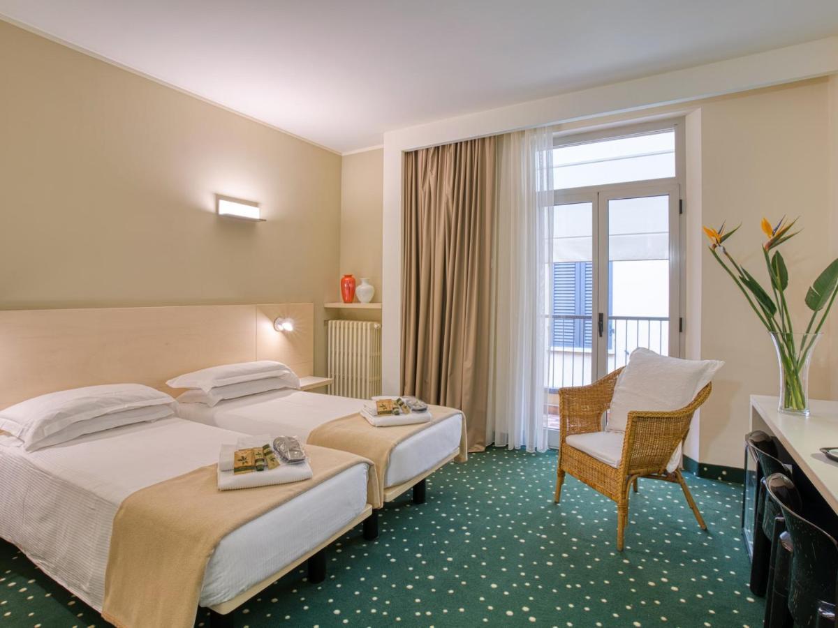 Hotel Piroscafo Дезенцано-дель-Гарда Екстер'єр фото