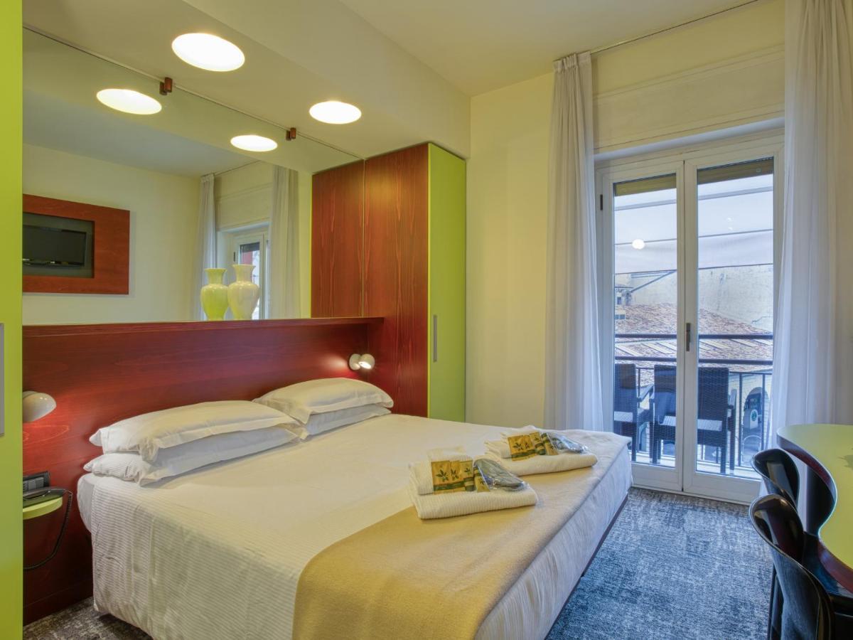 Hotel Piroscafo Дезенцано-дель-Гарда Екстер'єр фото