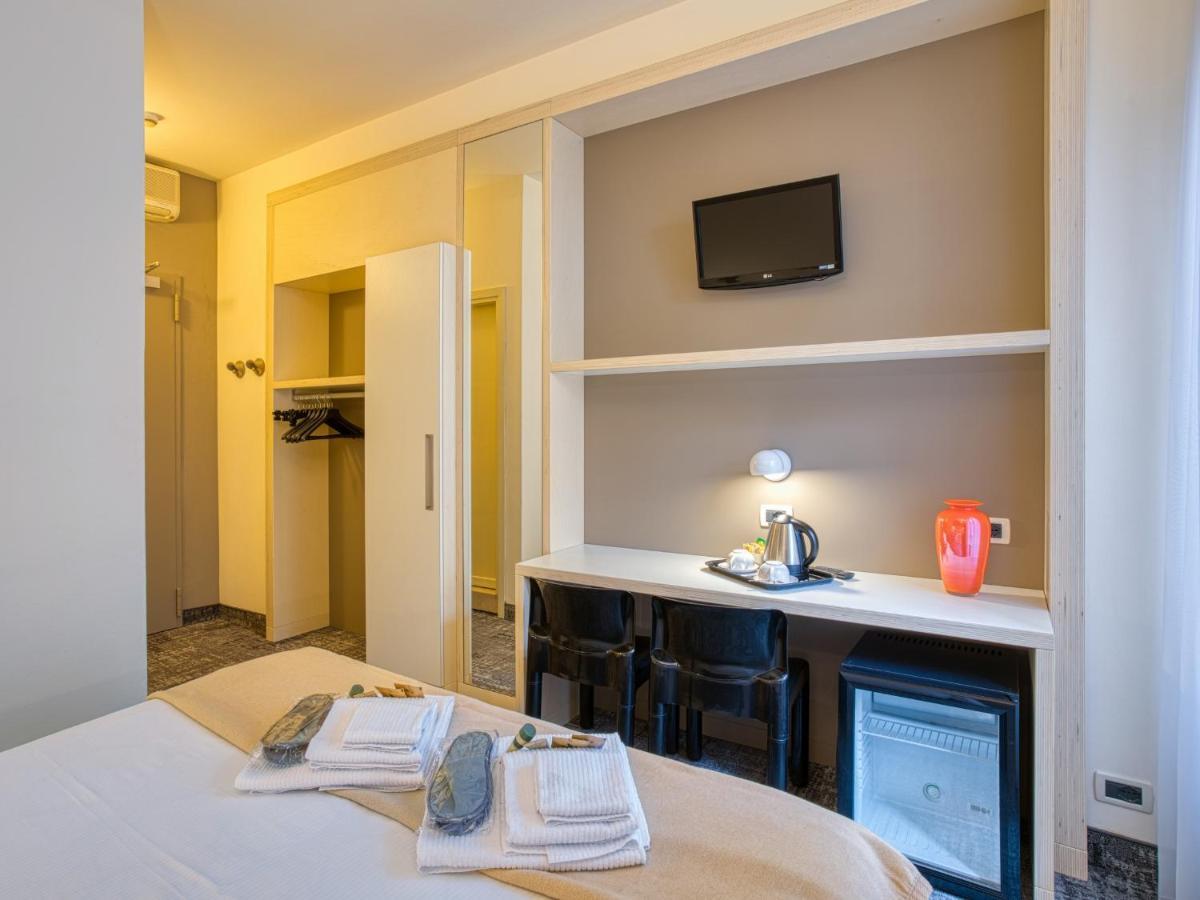 Hotel Piroscafo Дезенцано-дель-Гарда Екстер'єр фото