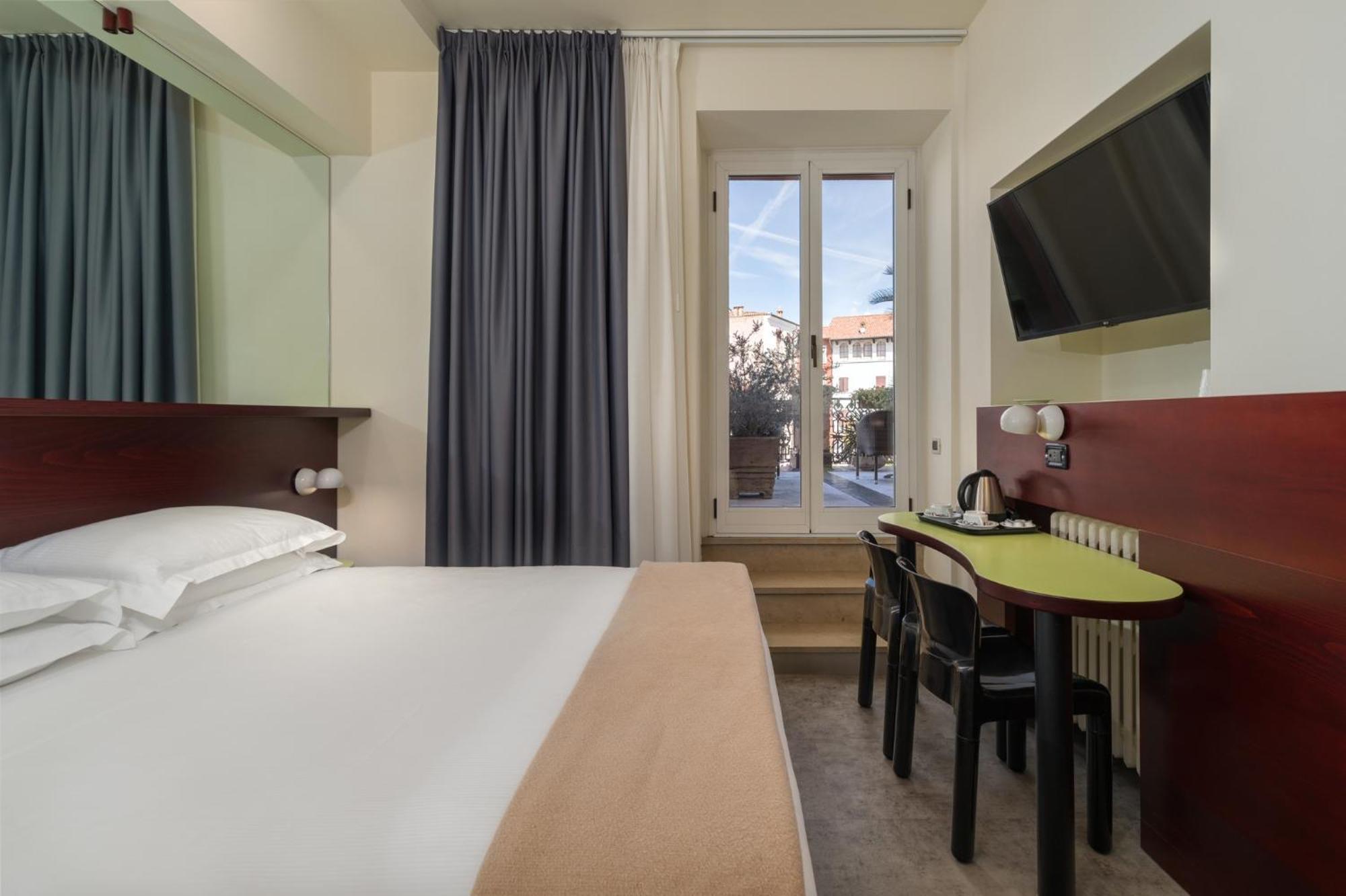 Hotel Piroscafo Дезенцано-дель-Гарда Екстер'єр фото